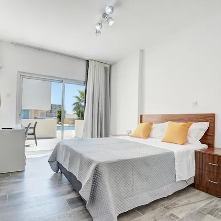 Myhome Delux, 3 Bedroom With Pool Apartment