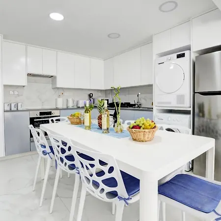 Apartment Myhome Delux, 3 Bedroom With Pool