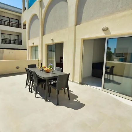 Myhome Delux, 3 Bedroom With Pool Apartment