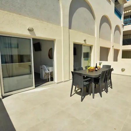 Apartment Myhome Delux, 3 Bedroom With Pool